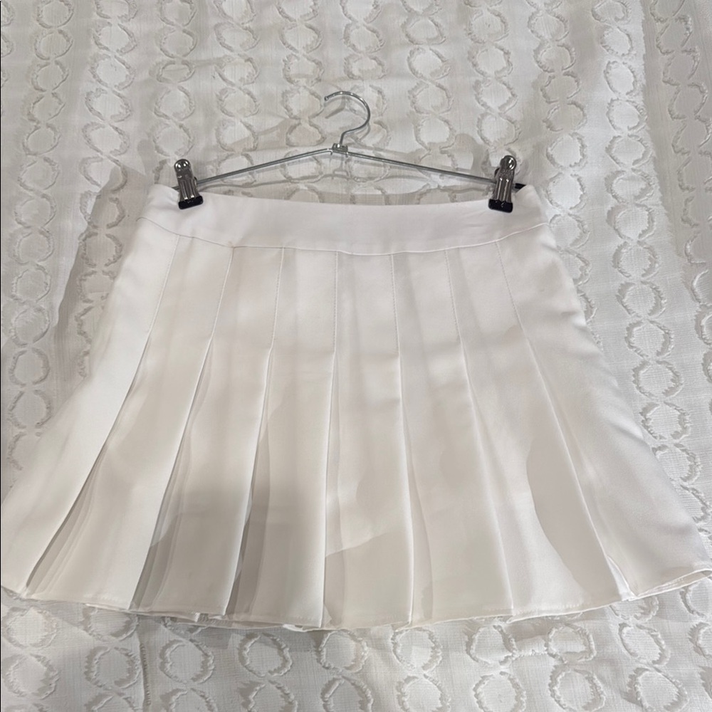 Elegant White Pleated Skirt